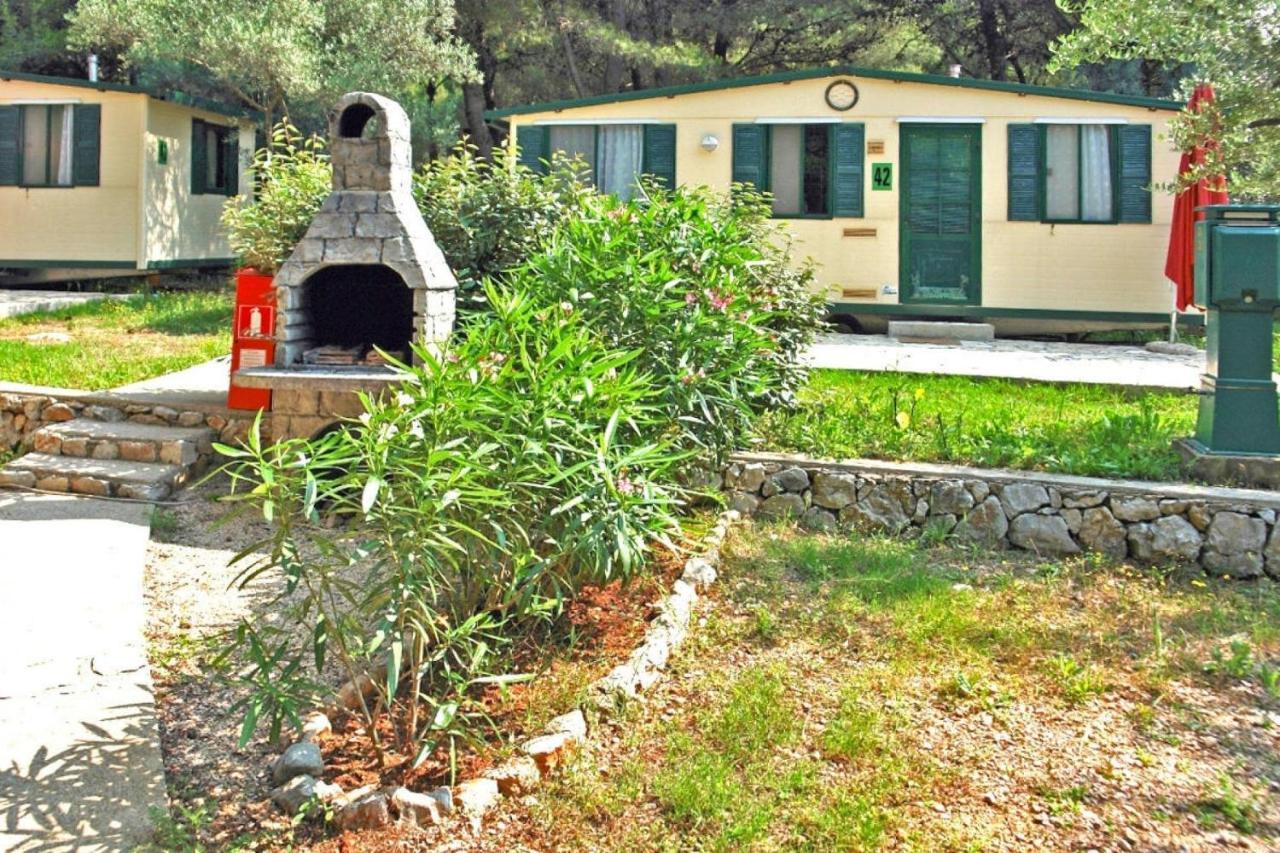 Mobile Homes In Camp Kovacine, Cres, With Long Pebble Beach Exteriér fotografie