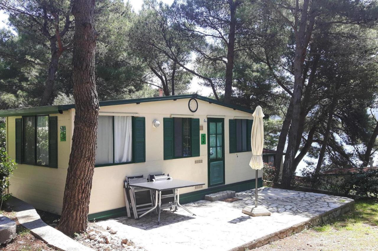 Mobile Homes In Camp Kovacine, Cres, With Long Pebble Beach Exteriér fotografie