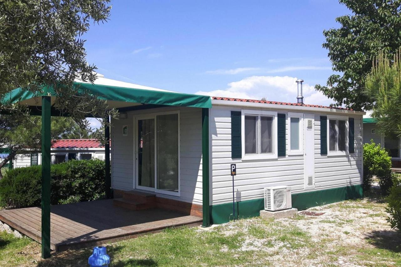 Mobile Homes In Camp Kovacine, Cres, With Long Pebble Beach Exteriér fotografie